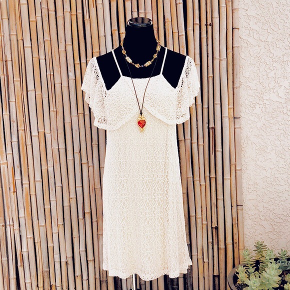 Paper Crane Dresses & Skirts - PAPER CRANE Ivory Lace Angel Wing Shrug Dress Sz S